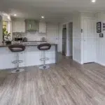 Adhesivo Acuoso para Piso Vinílico Adhekol Kekol Balde 10 kg - Imagen 4