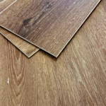 Piso Vinílico Click Frigg Prostep Madroño 5.5 mm SPC Virgen Tránsito Comercial Alto 2.02m² - Imagen 4